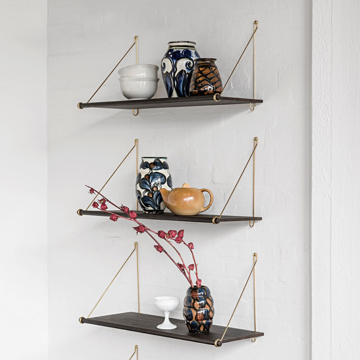 Loop Shelf - Mørk Bambus & Sort Stål